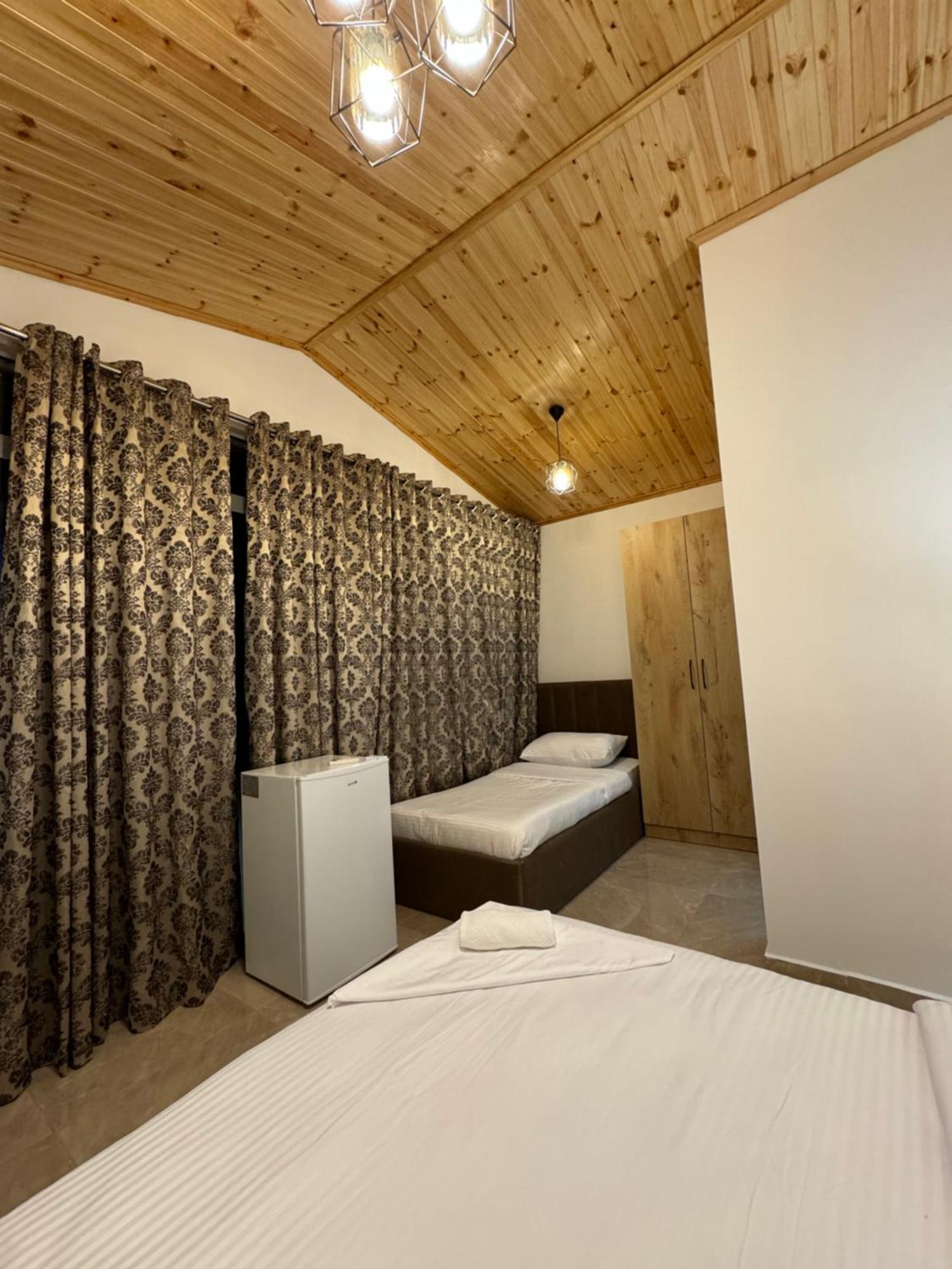 Lake Bliss Cabins Shkodër Екстериор снимка