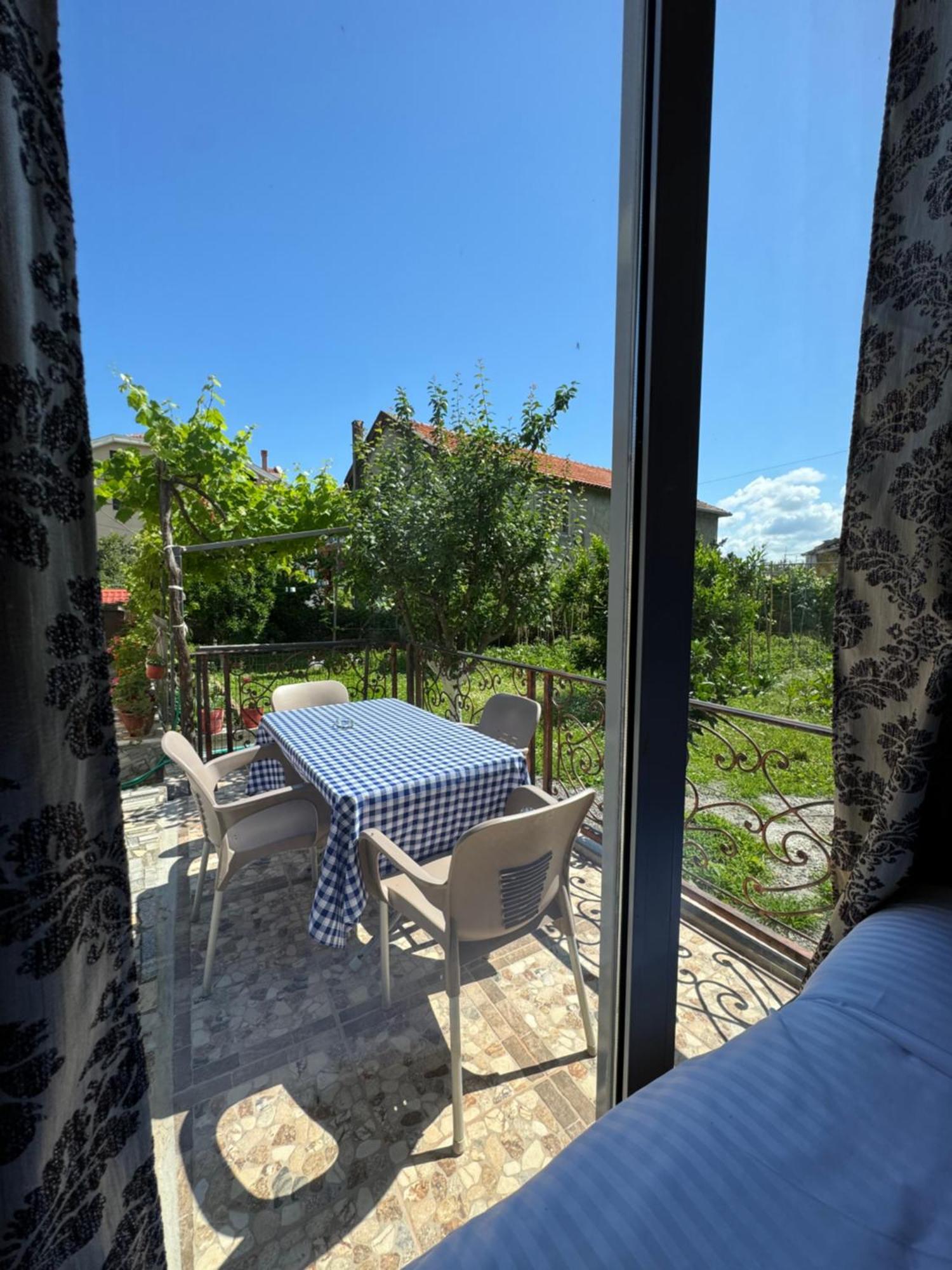 Lake Bliss Cabins Shkodër Екстериор снимка