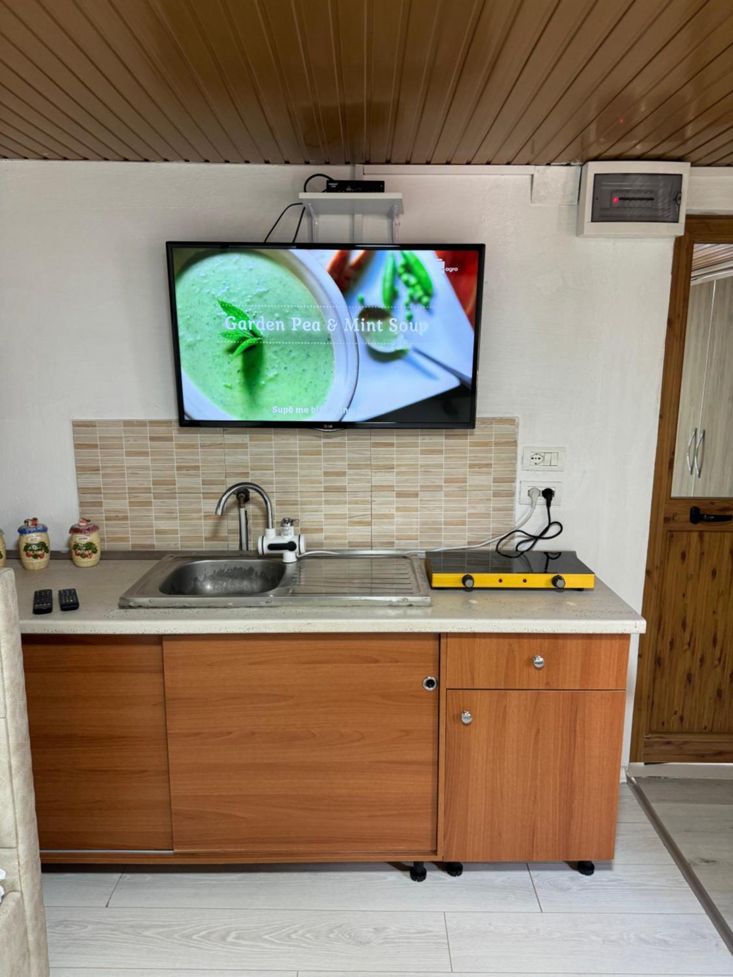 Lake Bliss Cabins Shkodër Екстериор снимка