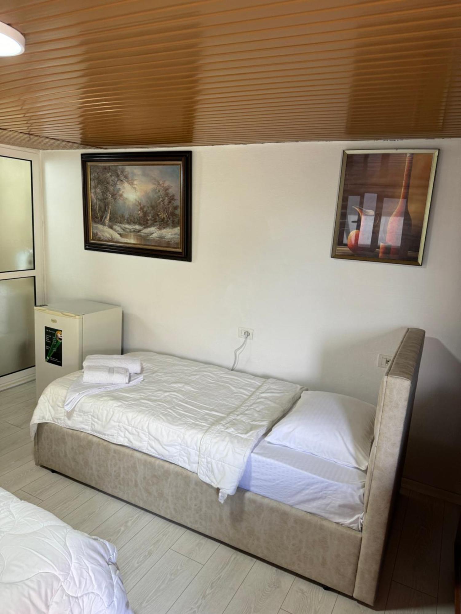 Lake Bliss Cabins Shkodër Екстериор снимка