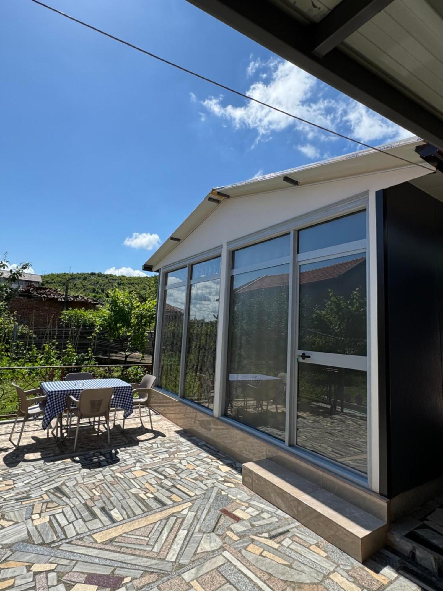 Lake Bliss Cabins Shkodër Екстериор снимка