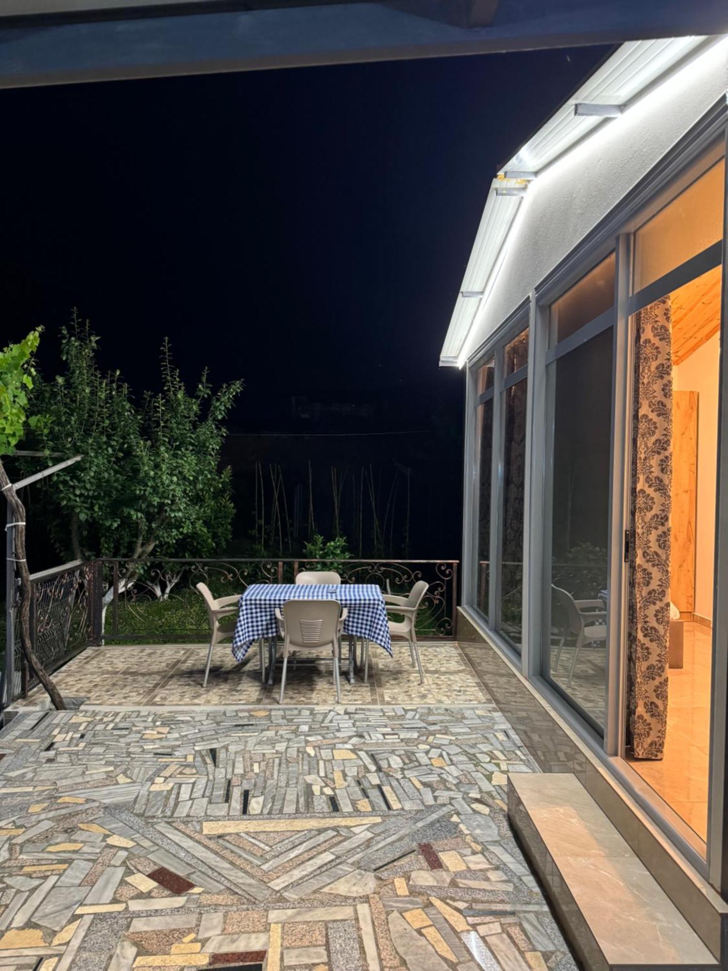 Lake Bliss Cabins Shkodër Екстериор снимка